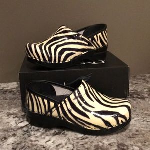 NEVER WORN! Patent Zebra Dansko Clogs